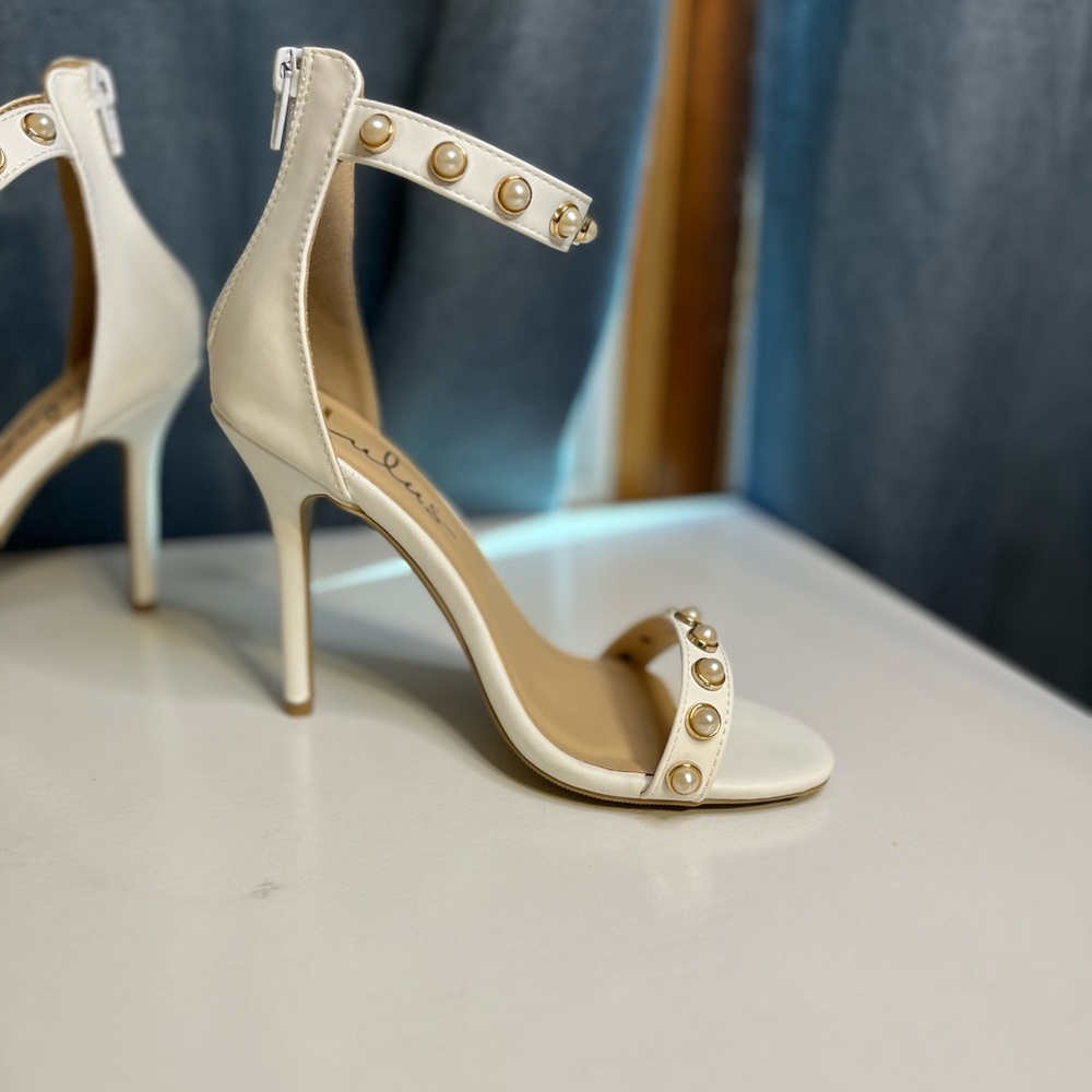 White Pearl-Embellished Women's Heels from Lulus Size 6.5. Never worn